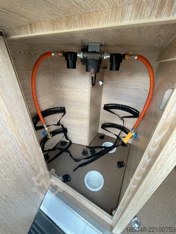 Lakóautó PÖSSL 2Win Vario | Automatik | Platz für 4 Personen