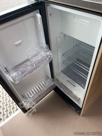 Lakóautó PÖSSL 2Win Vario | Automatik | Platz für 4 Personen