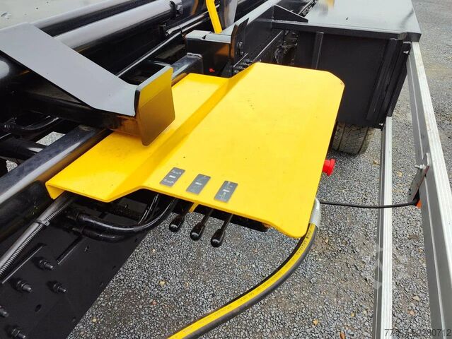 Hakenarmsystem MAN TGL 12.250 City-Abroller Container + Palfinger ...
