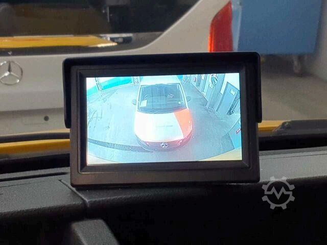 Hochdachkombi Mercedes-Benz eSprinter 312 DHL Regal KEP-Ausbau