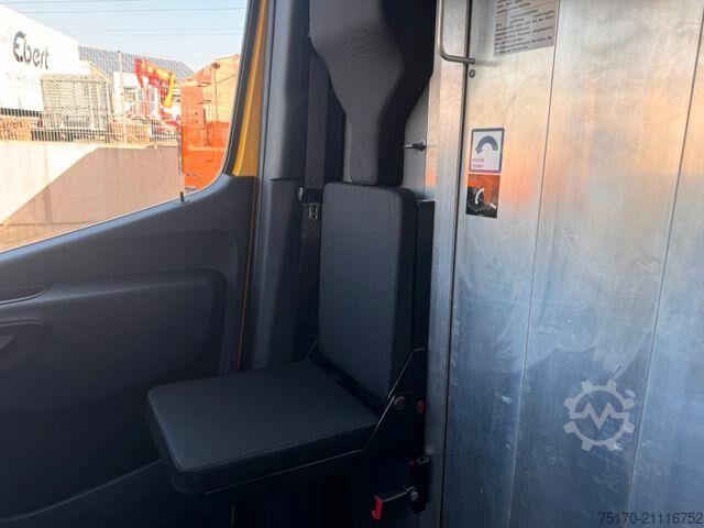 Karavan sa visokim krovom Mercedes-Benz eSprinter 312 DHL Regal KEP-Ausbau