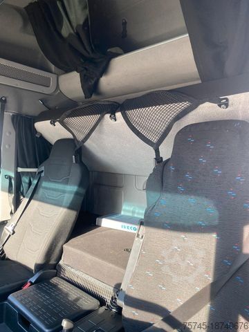 Samochód ciężarowy typu furgon IVECO EUROCARGO 120E250 * MOTORSCHADEN * SCHLAFKABINE