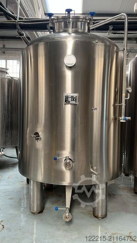 Slowbeer, Oxinox 1 200 l - 1 600 l erjesztő- és tároló pince (2012) Slowbeer, Oxinox Gär- und Lagerkeller