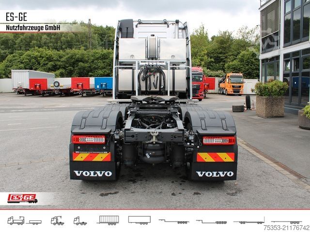 Camión de carga pesada VOLVO FH 551 8x4 Tridem VLA (Luftfederung)