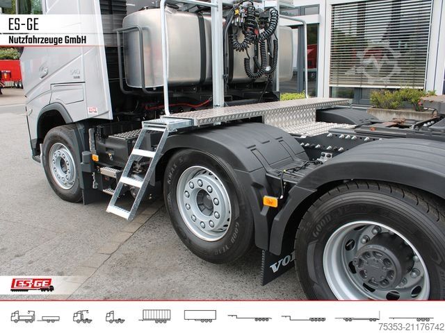 Zware vrachtwagen VOLVO FH 551 8x4 Tridem VLA (Luftfederung)