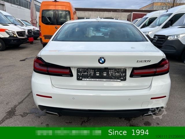 Fourgon BMW 520i Limousine Leder