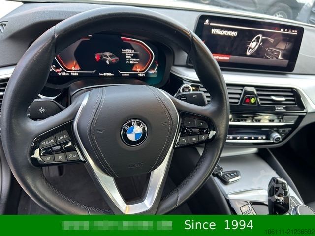 Fourgon BMW 520i Limousine Leder