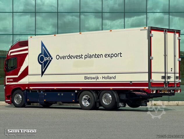 Vrachtwagen met bakwagen VOLVO FH 13.500 I-PARK COOL FULL AIR HEIWO ISOLATED BO