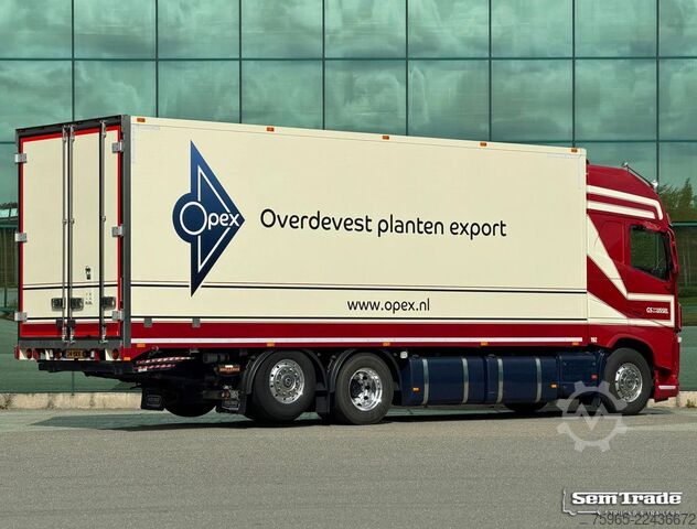 Vrachtwagen met bakwagen VOLVO FH 13.500 I-PARK COOL FULL AIR HEIWO ISOLATED BO