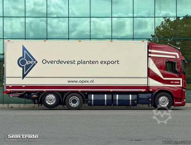 Vrachtwagen met bakwagen VOLVO FH 13.500 I-PARK COOL FULL AIR HEIWO ISOLATED BO