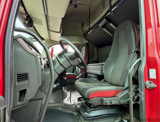 Vrachtwagen met bakwagen VOLVO FH 13.500 I-PARK COOL FULL AIR HEIWO ISOLATED BO