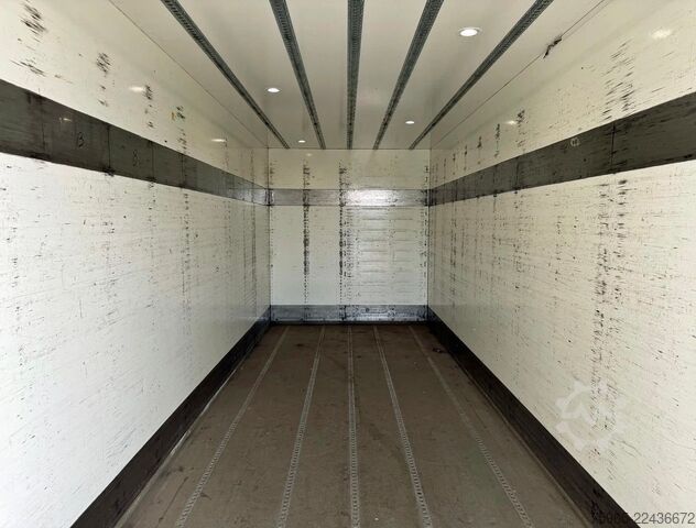 Vrachtwagen met bakwagen VOLVO FH 13.500 I-PARK COOL FULL AIR HEIWO ISOLATED BO