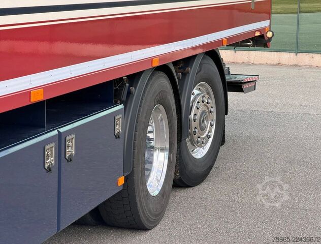 Vrachtwagen met bakwagen VOLVO FH 13.500 I-PARK COOL FULL AIR HEIWO ISOLATED BO