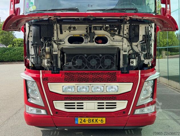 Vrachtwagen met bakwagen VOLVO FH 13.500 I-PARK COOL FULL AIR HEIWO ISOLATED BO
