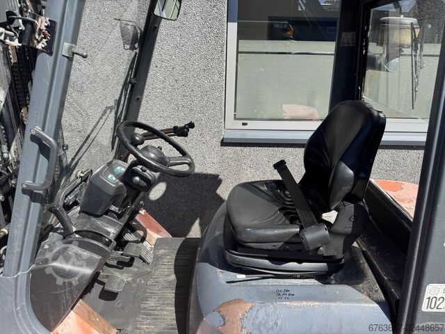 Toyota 62-7FDF25 Triple mástil 600 Elevación libre/ Desplazador lateral Diesel 2004 TOYOTA 62-7FDF25 Triplo 600 Freelift/ Sideshift Diesel 2004