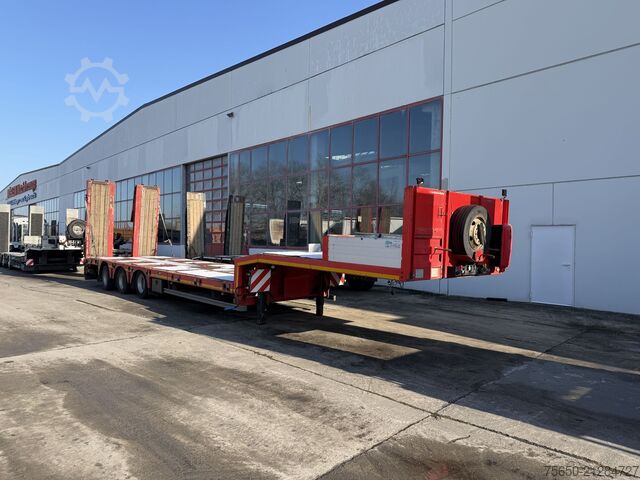 Low loader semitrailer Kässbohrer LB3E  3 Achs Satteltieflader, komplett überfahrbar