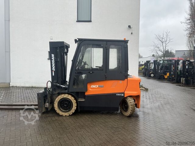 Elektrische vorkheftruck met 4 wielen Doosan B50XC-7