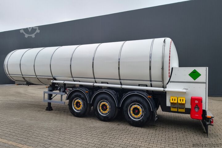 Cisternový návěs CRYOBASE GmbH gas tank semi-trailer for CO2 Carbon dio
