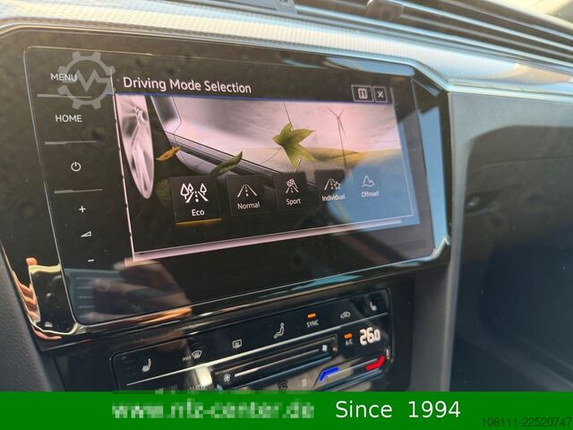 Minibusz VW Passat Variant Alltrack 4Motion 2.0 TDI HeadUP