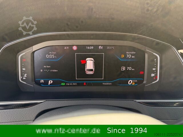 Minibusz VW Passat Variant Alltrack 4Motion 2.0 TDI HeadUP