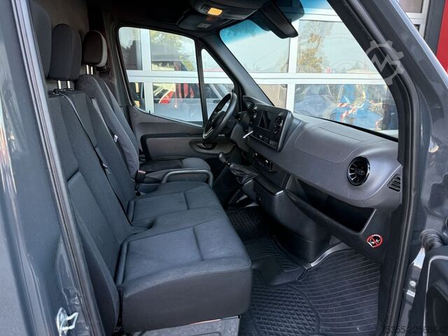 Transporter mit Koffer MERCEDES-BENZ Sprinter 316 CDI Klima 7MBUX 4,3m Koffer LBW