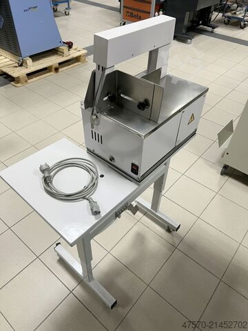 Umreifungsmaschine auf Sockel Com J240/30 Banding Machine on a Base