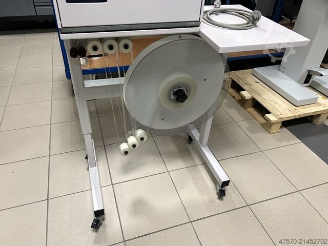 Umreifungsmaschine auf Sockel Com J240/30 Banding Machine on a Base