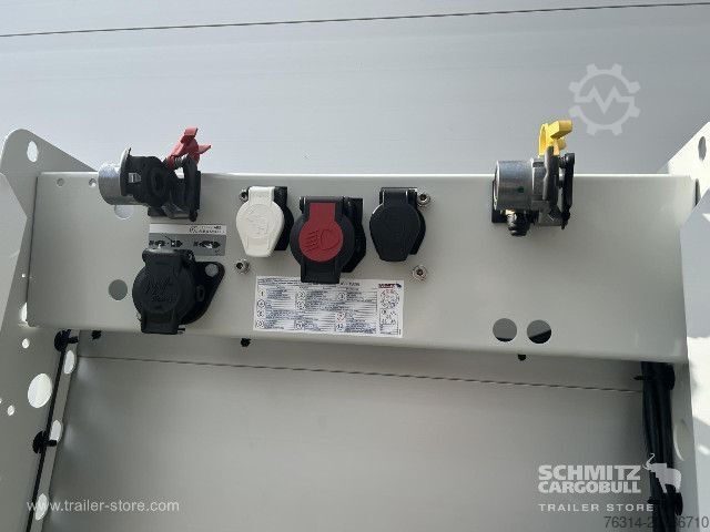 Semi-reboque aberto com lona Schmitz Cargobull Curtainsider Mega Getränke