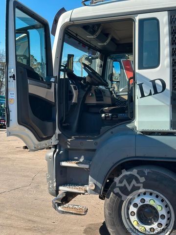 Kippers vrachtauto MAN TGS 26.420 6x2 BL MEILLER AK12 Absetzer