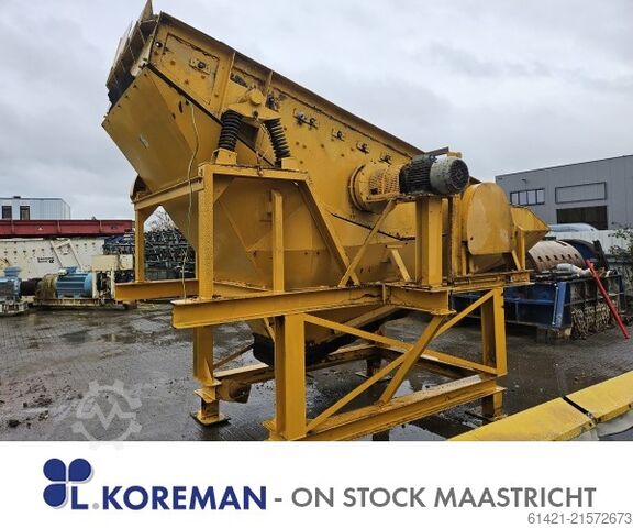 Criba SBM Austria con cinta transportadora de descarga SBM Austria Screening machine with discharge conveyor