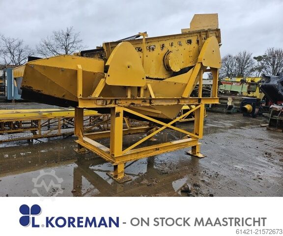 Criba SBM Austria con cinta transportadora de descarga SBM Austria Screening machine with discharge conveyor