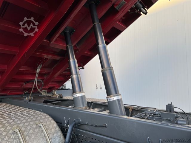 Τρίπλευρο ανατρεπόμενο φορτηγό MERCEDES-BENZ 4146 K 8x4/4 Meiller Bordmatik 41t Variante
