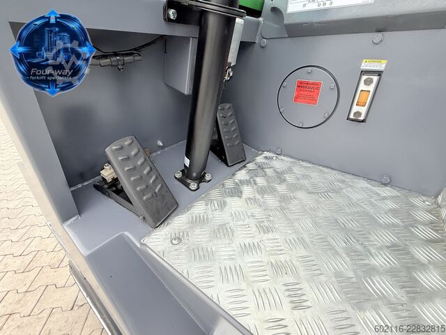 Wózek widłowy czterokierunkowy Combilift CB4000 GAS TRIPLEX 6800 POSITIONER CABIN