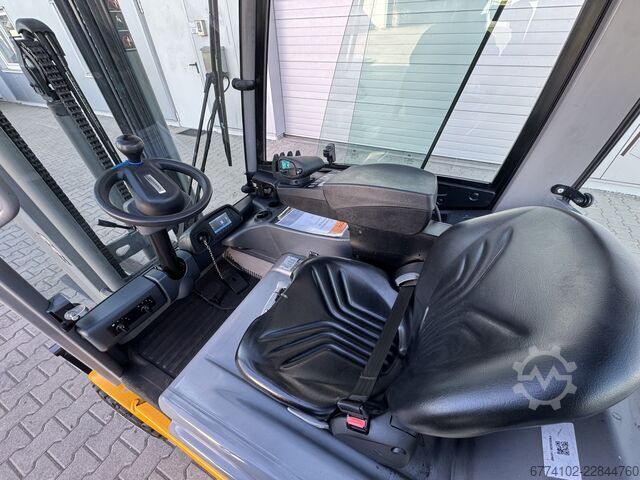  Jungheinrich EFG320 + Ladegerät 3753--EK