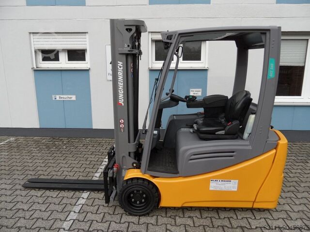 Carrello elevatore elettrico a 3 ruote Jungheinrich EFG 220 - BJ 2022 - Triplex - wenig Stunden!