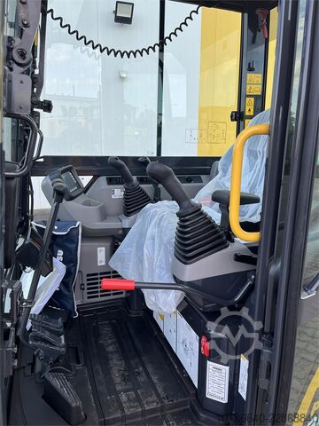  Komatsu PC38MR-5