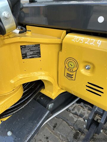  Komatsu PC38MR-5