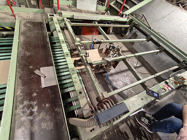 Paper cutting machine Valmet-Strecker Synchro Sheeter