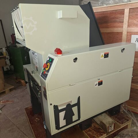 Mașină de prelucrare a materialelor plastice RPE RPE-110