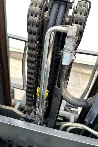 Wózek widłowy 4-kołowy UNICARRIERS (NISSAN) 3,2 T (UG1D2A32LG)