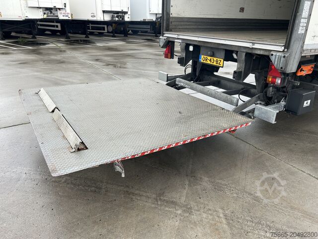 Koffer Fruehauf FSR MD4 / Box / Loadlift 2000 kg / Lift axle
