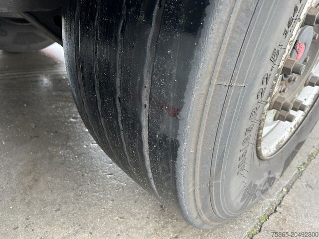 Koffer Fruehauf FSR MD4 / Box / Loadlift 2000 kg / Lift axle