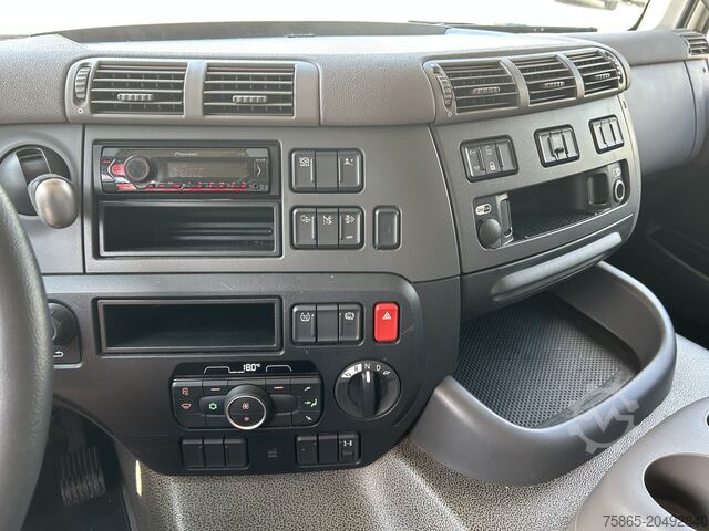 Gekoeld/bevroren transport DAF CF 260 FA / Carrier Koeler - 30 gr / Chereau Fr...