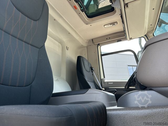 Gekoeld/bevroren transport DAF CF 260 FA / Carrier Koeler - 30 gr / Chereau Fr...