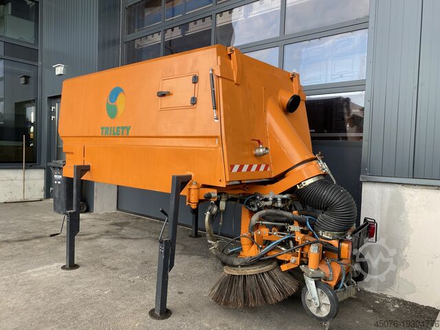 TRILETY aanbouwveegmachine TRILETY