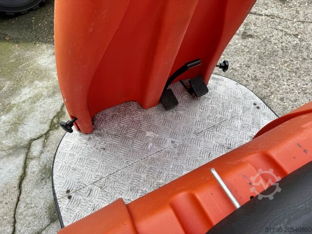 Ride-on vacuum sweeper Stolzenberg Twin Top TT 1100 / E Aufsitzkehrmaschine