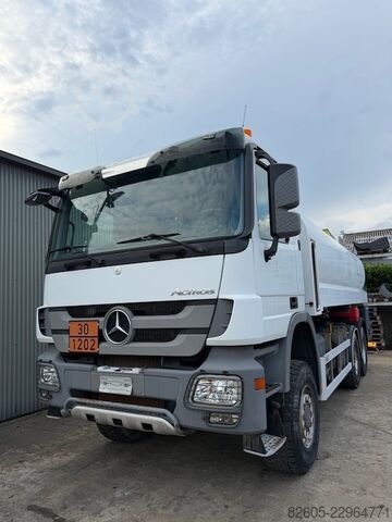 Ciężarówka cysterna Mercedes-Benz Actros 3341