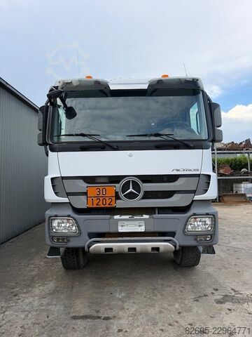 Ciężarówka cysterna Mercedes-Benz Actros 3341