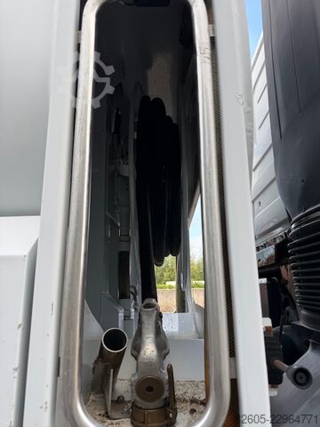 Ciężarówka cysterna Mercedes-Benz Actros 3341