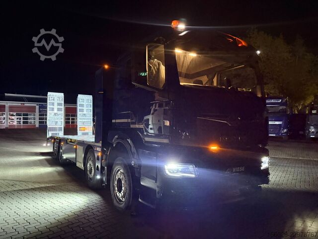 Camião porta-carros MAN TGS 35.540  Maschinentransporter mit Rampen